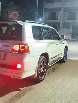 تۆیۆتا لاند کروزەر